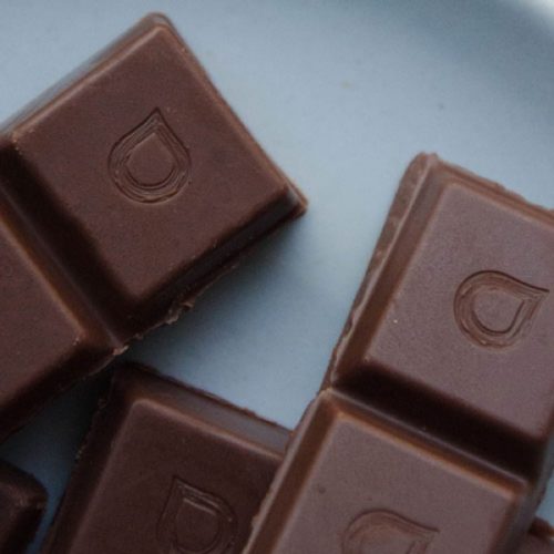 cashew_mylk_chocolate_bar_loving_earth_vegan